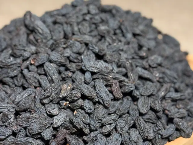 Çekirdeksiz Siyah Üzüm — Seedless Black Raisins
