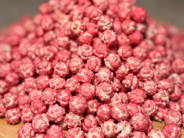 Çilekli Leblebili Şeker — Strawberry Sugared Chickpeas